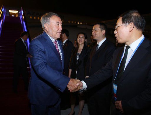 (160901) -- HANGZHOU, Sept. 1, 2016 (Xinhua) -- Kazakh President Nursultan Nazarbayev arrives in China\