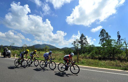 (161026) -- CHANGJIANG, Oct. 26, 2016 (Xinhua) -- Cyclists compete during the 5th stage of the 2016 Tour of Hainan International Road Cycling Race in Chang Jiang, south China\