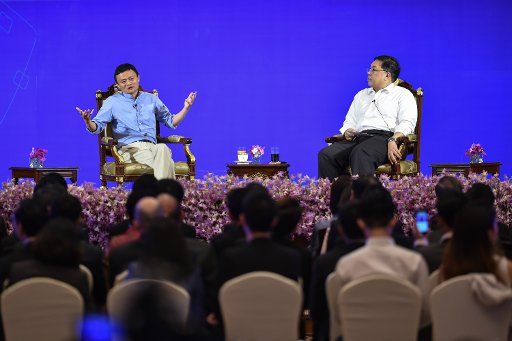 (161011) -- BANGKOK, Oct. 11, 2016 (Xinhua) -- Jack Ma (L), founder and executive chairman of Alibaba Group, interacts with representatives of young entrepreneurs at the Thai Ministry of Foreign Affairs in Bangkok, Thailand, Oct. 11, 2016. Jack Ma, ...