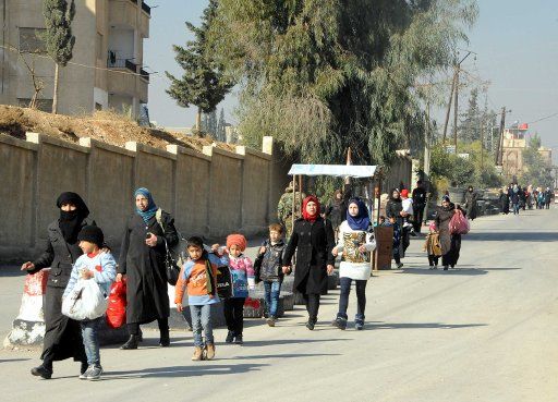 (161210) -- DAMASCUS, Dec. 10, 2016 (Xinhua) -- Civilians return to their homes in the city of Tal, the countryside of Damascus, Syria, on Dec. 10, 2016. The city witnessed the evacuation of rebels last week, and civilians started returning to their ...