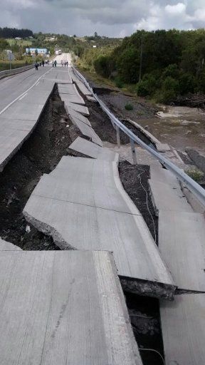 (161225) -- CHILOE(CHILE), Dec. 25, 2016 (Xinhua) -- Photo taken on Dec. 25, 2016 shows the view of the damaged highway between Castro and Chonchi in Chiloe province, Chile. An earthquake measuring 7.6 on the Richter scale jolted Chile at 10:22 p.m. ...