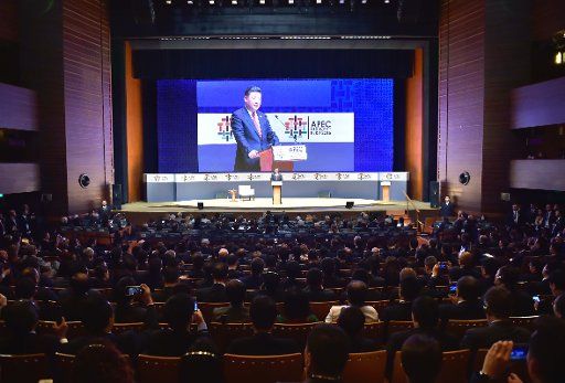 (161119) -- LIMA, Nov. 19, 2016 (Xinhua) -- Chinese President Xi Jinping delivers a keynote speech at the Asia-Pacific Economic Cooperation (APEC) CEO Summit in Lima, Peru, Nov. 19, 2016. (Xinhua\/Li Tao)(mcg)