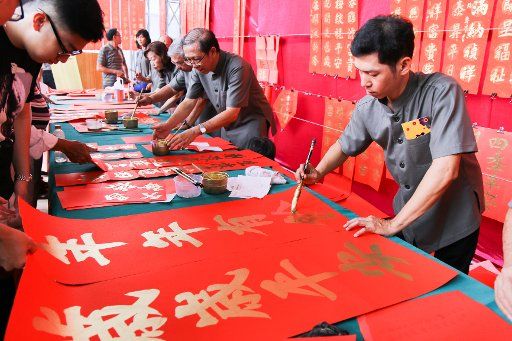 (170119) -- HO CHI MINH CITY, Jan. 19, 2017 (Xinhua) -- Calligraphers write new year posters and couplets at a charity event in Ho Chi Minh City, Vietnam, Jan. 19, 2017. A charity event of writing Chinese Lunar New Year posters and couplets was held ...