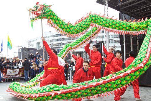(170128) -- THE HAGUE, Jan. 28, 2017 (Xinhua) -- Local dragon dance team takes part in the festivities celebrating the Chinese Lunar New Year of Rooster near the City Hall of The Hague, the Netherlands, on Jan. 28, 2017. The Dutch national ...