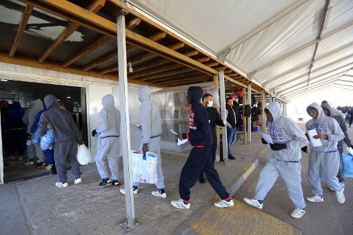 (170216) -- TRIPOLI, Feb. 16, 2017 (Xinhua) -- Senegalese immigrants enter Mitiga International Airport before being deported in Tripoli, capital of Libya, on Feb. 16, 2017. Some 170 Senegalese migrants held at a detention center in Tripoli after ...