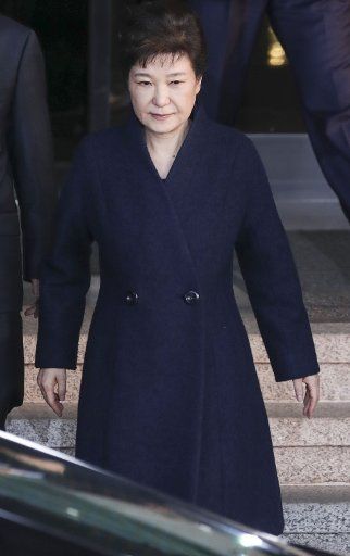 (170322) -- SEOUL, March 22, 2017 (Xinhua) -- Ousted South Korean President Park Geun-hye leaves the prosecutors\