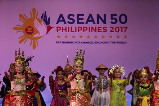(170429) -- PASAY CITY, April 29, 2017 (Xinhua) -- Dancers perform during the opening ceremony of the 30th Association of Southeast Asian Nations (ASEAN) summit in Pasay City, the Philippines, April 29, 2017. Southeast Asian leaders gathered here ...