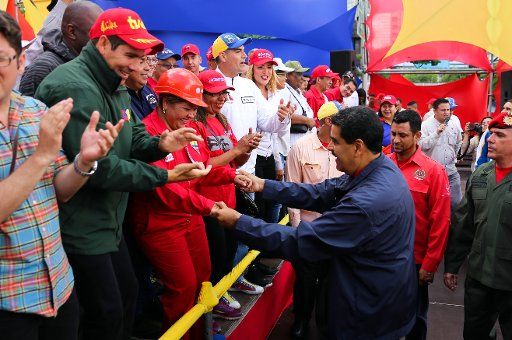 (170502) -- CARACAS, May 2, 2017 (Xinhua) -- Venezuelan President Nicolas Maduro (R, front) shakes hands with people during a march to commemorate the International Workers\