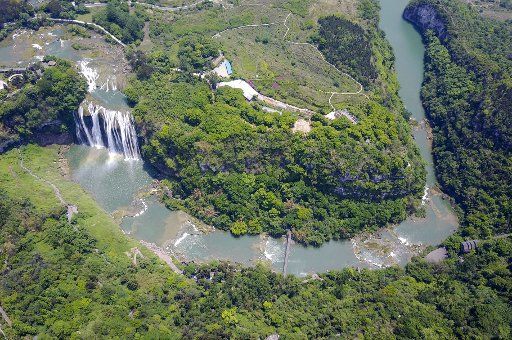 (170509) -- ANSHUN, May 9, 2017 (Xinhua) -- Aerial photo taken on May 9, 2017 shows the Huangguoshu Waterfall in Anshun City, southwest China\