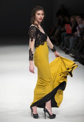 (170421) -- TORONTO, April 21, 2017 (Xinhua) -- A model presents a creation by Steven Lejambe during the 2017 Fashion Art Toronto event in Toronto, Canada, April 20, 2017. (Xinhua\/Zou Zheng) (zxj)