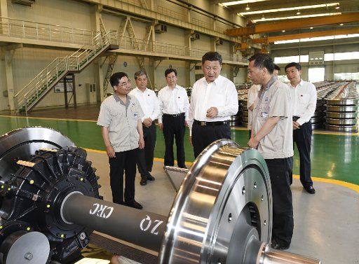 (170622) -- TAIYUAN, June 22, 2017 (Xinhua) -- Chinese President Xi Jinping (C) visits the wheels workshop of Taiyuan Heavy Industry Railway Transit Equipment Co., Ltd. in Taiyuan, capital of north China\