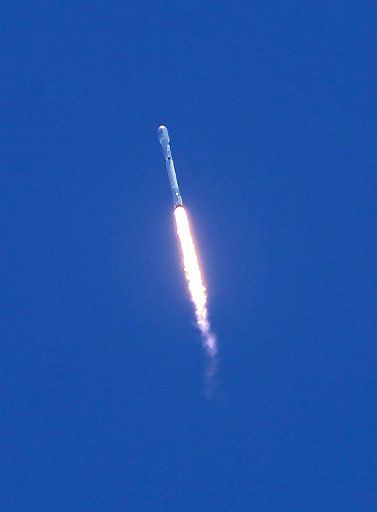 (170626) -- LOS ANGELES, June 26, 2017 (Xinhua) -- An SpaceX Falcon 9 rocket lifts off from the Vandenberg Air Force Base in California, the United States, June 25, 2017. Just over 48 hours after its successful launch of BulgariaSat-1, U.S. space ...