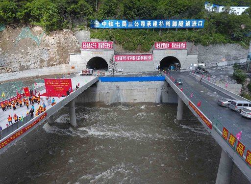 (170606) -- BARKAM, June 6, 2017 (Xinhua) -- Photo taken on June 6, 2017 shows the entrance of Puyajiao Tunnel of Wenchuan-Barkam Expressway in Barkam City of Aba Tibetan and Qiang Autonomous Prefecture, southwest China\