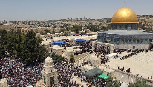 (170609) -- JERUSALEM, June 9, 2017 (Xinhua) -- Muslim worshippers attend the second Friday prayers of the Muslim holy month of Ramadan on the compound known to Muslims as the "Noble Sanctuary" and to Jews as the "Temple Mount" in the Old City of ...