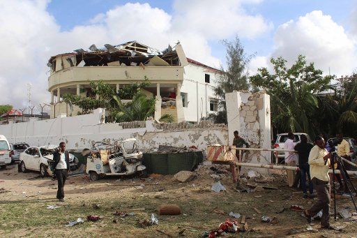 (170615) -- MOGADISHU, June 15, 2017 (Xinhua) -- Photo taken on June 15, 2017 shows the explosion site in Mogadishu, capital of Somalia. Gunmen attacked two restaurants in Somalia\