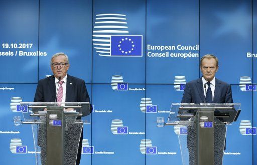 (171019) -- BRUSSELS, Oct. 19, 2017 (Xinhua) -- European Council President Donald Tusk (R) and President of the European Commission Jean-Claude Juncker attend a press conference in Brussels, Belgium, on Oct. 19, 2017. In a show of unity, European ...