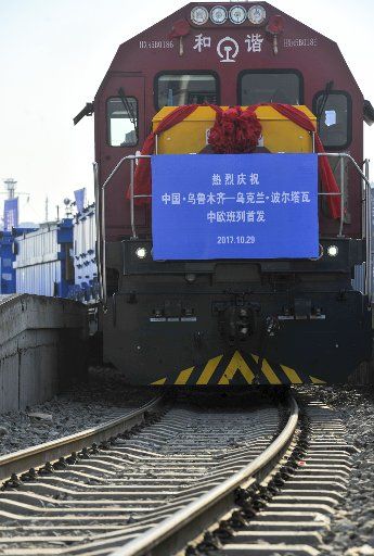 (171029) -- URUMQI, Oct. 29, 2017 (Xinhua) -- A China-Europe freight train X9081 prepares to leave Urumqi, capital of northwest China\