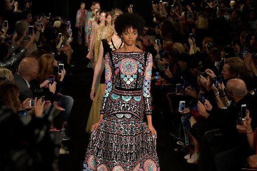 (170929) -- PARIS, Sept. 29, 2017 (Xinhua) -- Models present creations of Manish Arora during the fashion week for 2018 spring\/summer women\