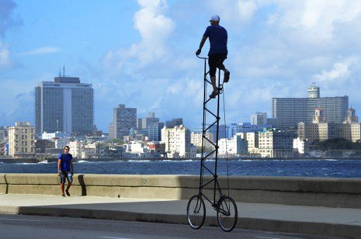 (171113) -- HAVANA, Nov. 13, 2017 (Xinhua) -- Felix Guirola rides his giant bicycle in Havana, Cuba, Nov. 11, 2017. Felix Guirola is not afraid of heights as he rides through the streets of Havana on a unique 4-meter bicycle. Guirola has remodeled ...