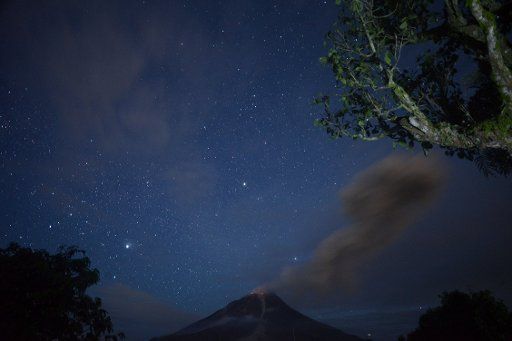 (171228) -- NORTH SUMATERA, Dec. 28, 2017 (Xinhua) -- Mount Sinabung volcano spews volcanic ash in Karo, North Sumatera, Indonesia, on Dec. 28, 2017. Mount Sinabung is one of Indonesia\