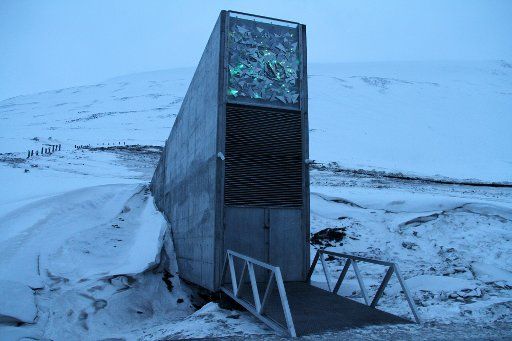 (180227) -- LONGYEARBYEN, Feb. 27, 2018 (Xinhua) -- Photo taken on Feb. 26, 2018 shows the entrance of the Svalbard Global Seed Vault in Longyearbyen, Norway. More than one million seed samples from gene banks worldwide have been stored in a vault on Norway\
