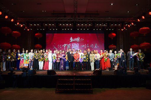 (180228) -- KUCHING (MALAYSIA), Feb. 28, 2018 (Xinhua) -- Performers and guests pose for photos after the "Cultures of China, Festival of Spring" performance in Kuching, Malaysia, on Feb. 28, 2018. The "Cultures of China, Festival of Spring" art troupe from China made its performance in Kuching on Wednesday. (Xinhua\/Zhu Wei)
