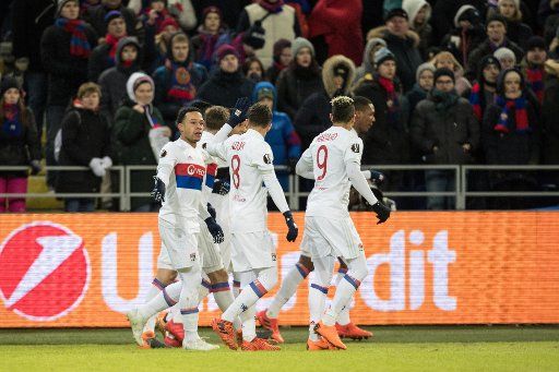 (180309) -- MOSCOW, March 9, 2018 (Xinhua) -- Players of Lyon celebrate scoring during the UEFA Europa League round of 16 first leg match between Russia\