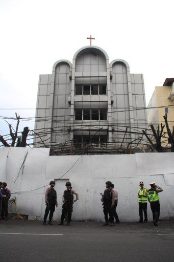(180517) -- SURABAYA, May 17, 2018 (Xinhua) -- Indonesian police officers stand guard outside the bomb site of a church in Surabaya, Indonesia, on May 17, 2018. A number of people were killed after series of bomb blasts occurred at three churches and a police headquarters in Surabaya. (Xinhua\/Kurniawan) (hy)
