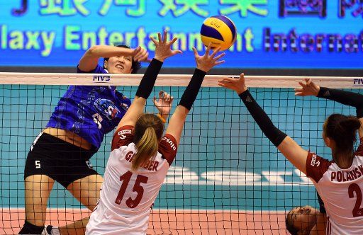 (180524) -- MACAO, May 24, 2018 (Xinhua) -- Pleumjit Thinkaow (L) of Thailand spikes the ball during the FIVB Volleyball Nations League match between Thailand and Poland in Macao, south China, May 24, 2018. Thailand won 3-2. (Xinhua\/Lo Ping Fai)(wll)