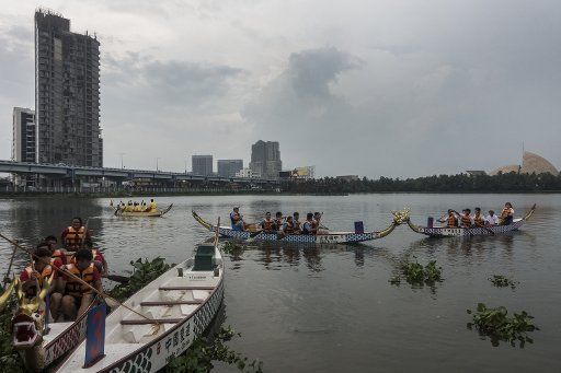 (180611) -- KOLKATA, June 11, 2018 (Xinhua) -- People attend a Chinese Dragon Boat Festival in Kolkata, India, June 10, 2018. (Xinhua\/Tumpa Mondal) (djj)