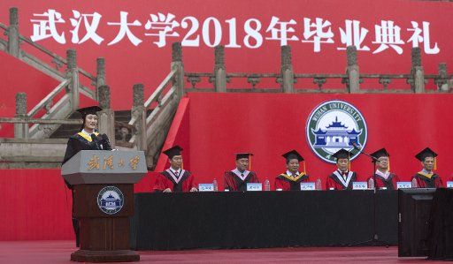 (180622) -- WUHAN, June 22, 2018 (Xinhua) -- Graduate representative Tian Yinglin speaks at the 2018 commencement ceremony of Wuhan University in Wuhan, capital of central China\