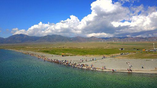 (180719) -- BOLE, July 19, 2018 (Xinhua) -- Aerial photo taken on July 18, 2018 shows tourists visiting the Sayram Lake scenic area in northwest China\