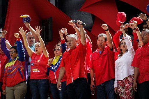 (180807) -- CARACAS, Aug. 7, 2018 (Xinhua) -- Diosdado Cabello (C), president of the National Constituent Assembly, takes part in a rally in support of Venezuelan President Nicolas Maduro in Caracas, Venezuela, on Aug. 6, 2018. Venezuelans rallied in support of President Nicolas Maduro on Monday, following a failed assassination attempt on his life over the weekend. (Xinhua\/Boris Vergara) (da) (rtg) (wtc)