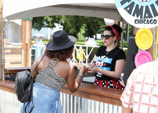 (180712) -- CHICAGO, July 12, 2018 (Xinhua) -- A visitor buys food during the 2018 Taste of Chicago at Grant Park in Chicago, the United States, July 11, 2018. The five-day annual festival kicked off on Wednesday in Chicago. (Xinhua\/Wang Ping) (jmmn)