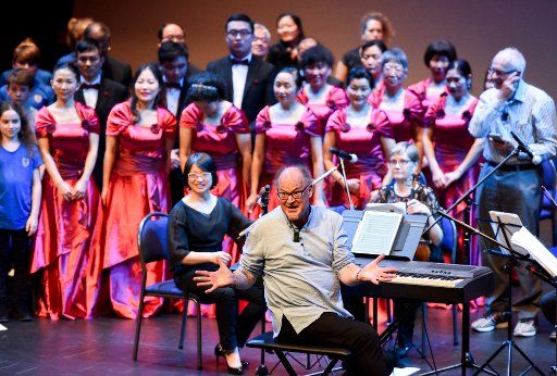 (180916) -- WELLINGTON, Sept. 16, 2018 (Xinhua) -- Singers from Wellington Community Choir prepare to sing Chinese song "The Moon Represents My Heart" together with others from Oriental Voices and Kelburn Lyrica Choir in celebration of Chinese Mid-Autumn Festival 2018 at Te Papa, the national Museum in Wellington, New Zealand on Sept. 16, 2018. (Xinhua\/Guo Lei) (zxj)