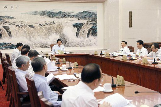 (180830) -- BEIJING, Aug. 30, 2018 (Xinhua) -- Li Zhanshu, chairman of the National People\
