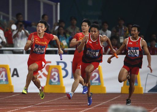 (180830) -- JAKARTA, Aug. 30, 2018 (Xinhua) -- Su Bingtian (2nd L) and Xu Zhouzheng (1st L) of China compete during men\