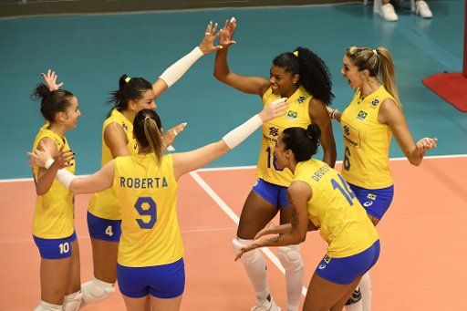 (180905) -- MONTREUX, Sept. 5, 2018 (Xinhua) -- Brazilian players celebrate after the pool B game between Brazil and Russia at the Montreux Volleyball Masters women tournament, in Montreux, Switzerland, Sept. 4, 2018. Brazil won 3-1. (Xinhua\/Alain Grosclaude)