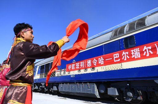 (181009) -- Delingha, Oct. 9, 2018 (Xinhua) -- The first train of a new China-Europe freight train line leaves for Barnaul of Russia in Delingha of the Mongolian-Tibetan Autonomous Prefecture of Haixi, northwest China\