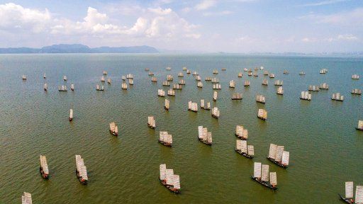 (180923) -- KUNMING, Sept. 23, 2018 (Xinhua) -- Fishing boats sail on the Dianchi Lake in Kunming, southwest China\