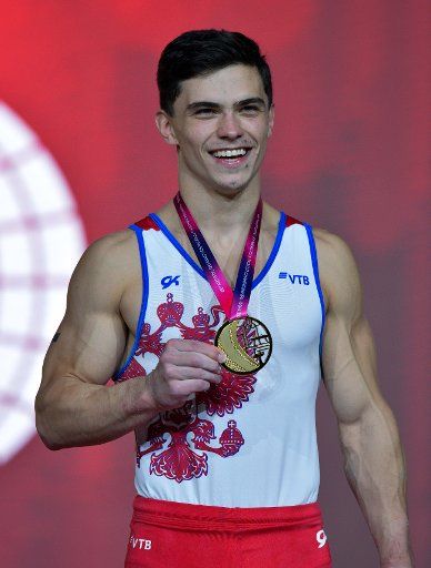 (181101) -- DOHA, Nov. 1, 2018 (Xinhua) -- Gold medalist Artur Dalaloyan of Russia poses on the podium after the Men\