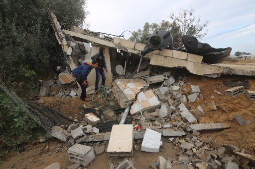 (181112) -- GAZA, Nov. 12, 2018 (Xinhua) -- Palestinians inspect the remains of a destroyed building by Israeli airstrike, in the southern Gaza Strip city of Khan Younis, on Nov. 12, 2018. At least six Islamic Hamas militants were killed on Sunday night in Israeli airstrikes on southeastern Gaza Strip, east of the city of Khan Younis, medical sources said. (Xinhua\/Khaled Omar) (wtc)