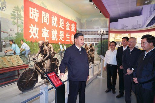 (181024) -- SHENZHEN, Oct. 24, 2018 (Xinhua) -- Chinese President Xi Jinping, also general secretary of the Communist Party of China Central Committee and chairman of the Central Military Commission, visits an exhibition on Guangdong\