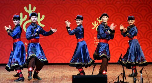 (190126) -- NEW DELHI, Jan. 26, 2019 (Xinhua) -- Dancers from north China\