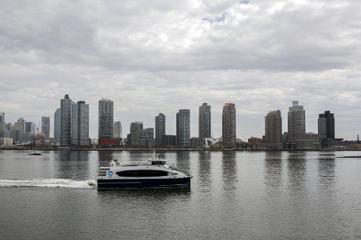(190215) -- NEW YORK, Feb. 15, 2019 (Xinhua) -- The photo taken on Feb. 15, 2019 shows a view of the Long Island City along the East River, in Queens, New York, the United States. U.S. e-commerce giant Amazon canceled its plans to build a new headquarters in New York City, though most New Yorkers support it. Some local politicians as well as trade unions and community activists were blamed for Amazon pulling out. (Xinhua\/Li Muzi)