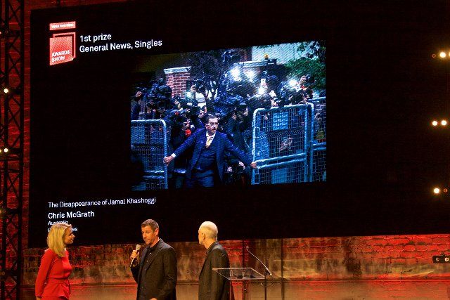 (190412) -- AMSTERDAM, April 12, 2019 (Xinhua) -- Chris McGrath (C) wins World Press Photo (General News, Singles, 1st prize) with his image "The Disappearance of Jamal Khashoggi" in Amsterdam, the Netherlands, April 11, 2019. (Xinhua\/Sylvia Lederer