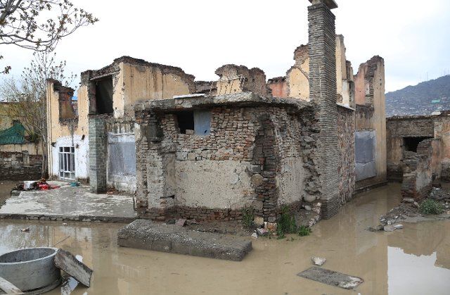 (190416) -- KABUL, April 16, 2019 (Xinhua) -- Photo taken on April 16, 2019 shows houses surrounded by flood in Kabul, capital of Afghanistan. One person has been reported dead after the Kabul river flooded in the country\