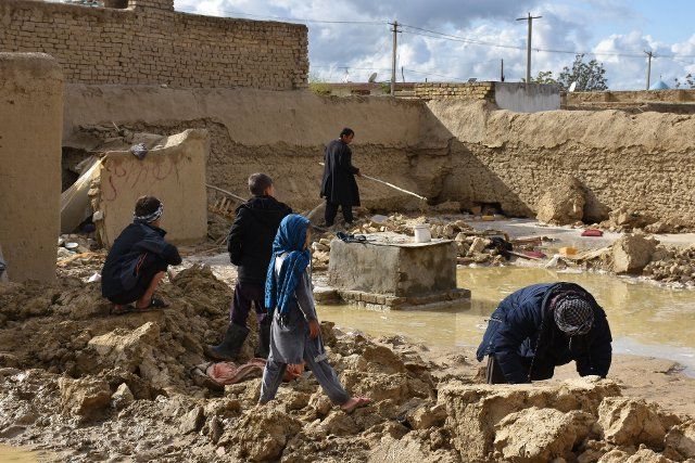 (190330) -- BALKH, March 30, 2019 (Xinhua) -- Local people work after a flood in Mazar-i-Sharif, capital of Balkh province, Afghanistan, March 30, 2019. (Xinhua\/Kawa Basharat