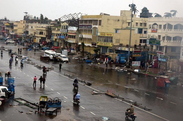 (190503) -- NEW DELHI, May 3, 2019 (Xinhua) -- Photo taken on May 3, 2019 shows a view of the main road in Puri district after Cyclone Fani hit the coastal eastern state of Odisha, India. Three people died in India\