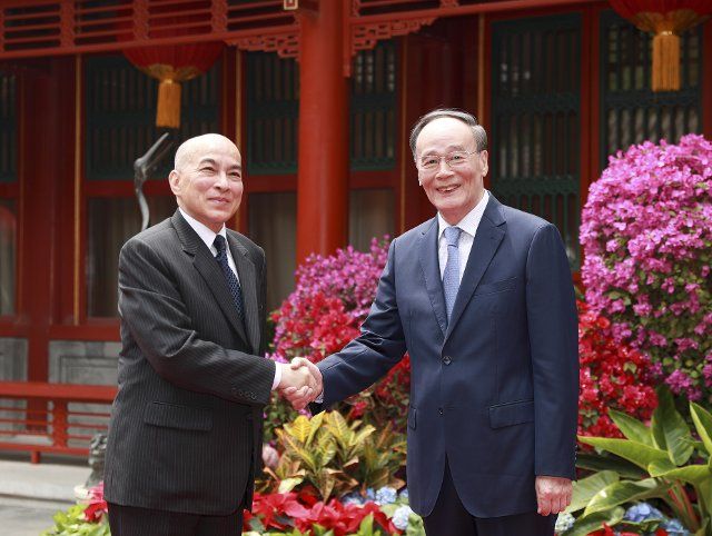 (190515) -- BEIJING, May 15, 2019 (Xinhua) -- Chinese Vice President Wang Qishan (R) meets with Cambodian King Norodom Sihamoni in Beijing, capital of China, May 15, 2019. (Xinhua\/Ding Haitao